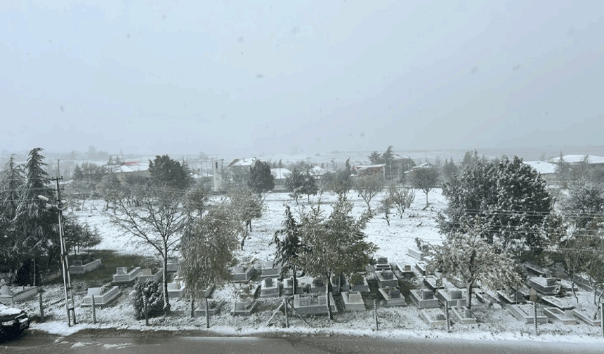 Mayıs’ta Eskişehir’e kar sürprizi: İlçeler beyaz örtüyle uyandı