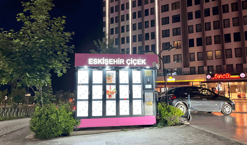 Eskişehir’de çiçek otomatına yoğun ilgi