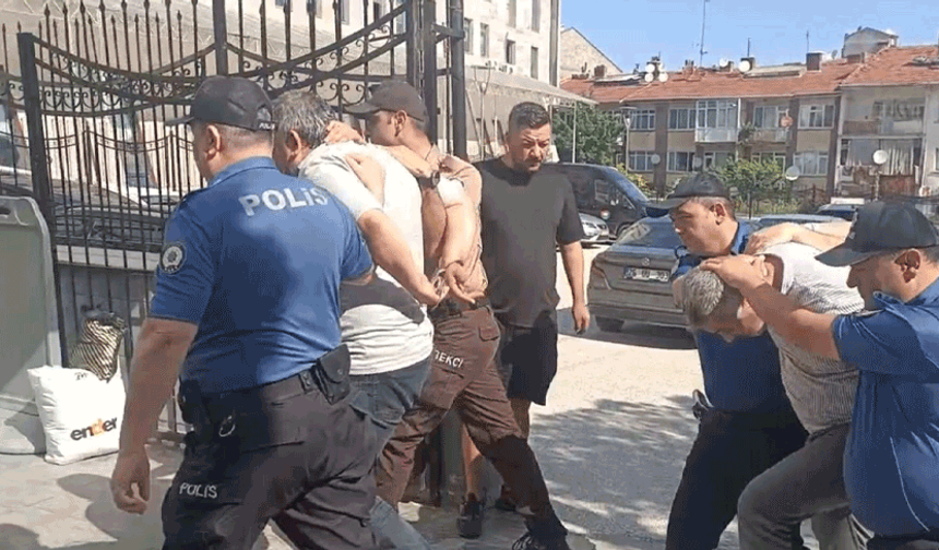 Eskişehir’de okul girişinde bekçiye darp: 2 şahıs tutuklandı