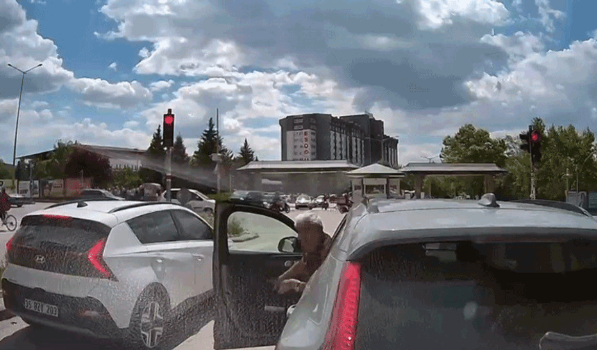 Eskişehir’de trafiği kilitleyen sürücü tepki çekti