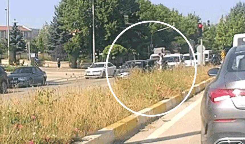Eskişehir’de yaşlı kadına yol veren otomobile arkadan gelen araç çarptı