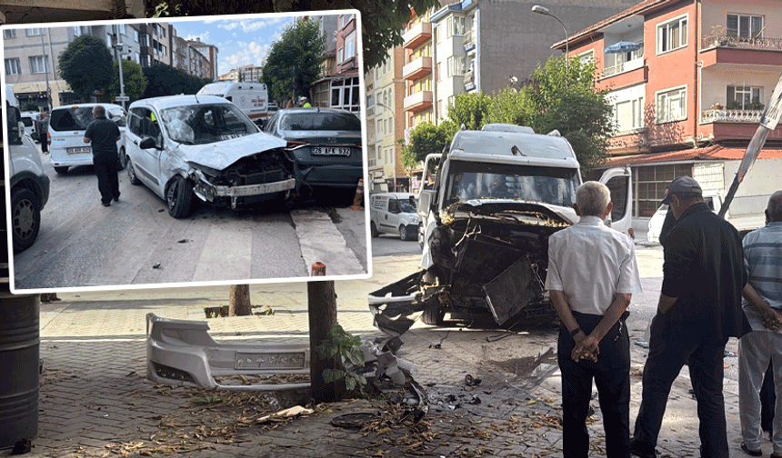 Eskişehir’de zincirleme kaza: 4 araç birbirine girdi, 9 kişi yaralandı