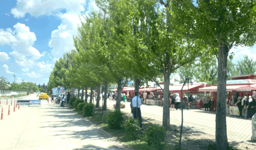 Sazova Parkı hafta sonu ziyaretçilerle doldu