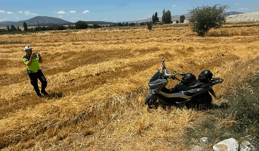Afyon'da motosiklet devrildi: 2 yaralı