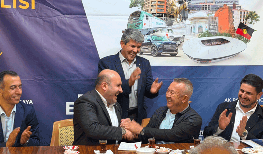 Albayrak: “Birileri kendi iç çekişmelerinde, biz sahadayız”