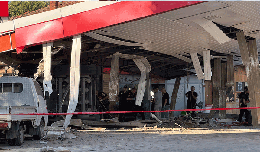 Bursa'da tır akaryakıt istasyonuna daldı: 1 ölü