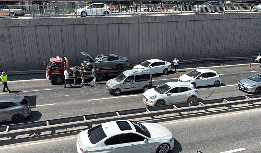 Eskişehir'de 3 araç birbirine girdi: 2 yaralı