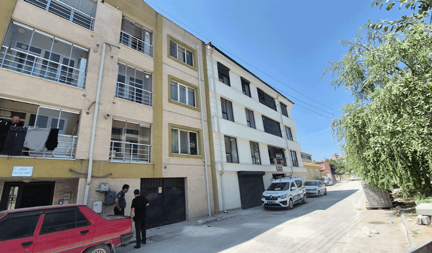 Eskişehir'de 9 metre yükseklikten düşen 3 yaşındaki çocuk ağır yaralandı