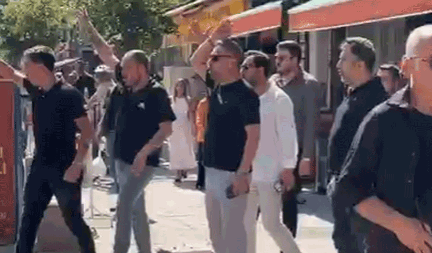 Eskişehir’de bir grup Özgür Özel’e tepki gösterdi