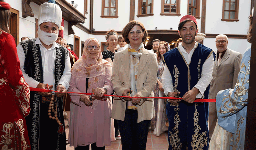 Eskişehir'de “Geçmişin zarafeti” sergisi sanatseverlerle buluştu