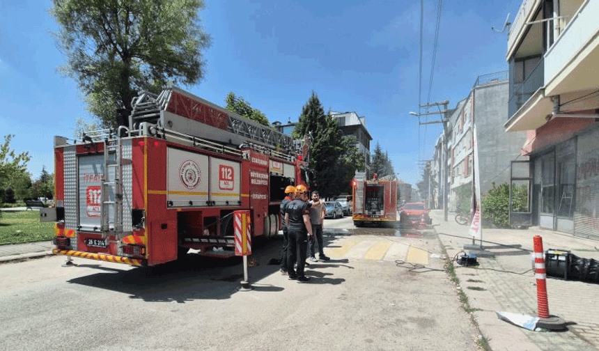 Eskişehir'de iş yeri yangını, dumandan etkilenen 6 kişi hastaneye kaldırıldı