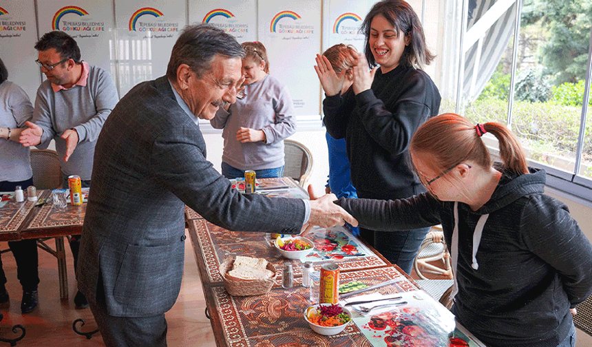 Gökkuşağı kafe 15 yıldır hayatlara dokunuyor