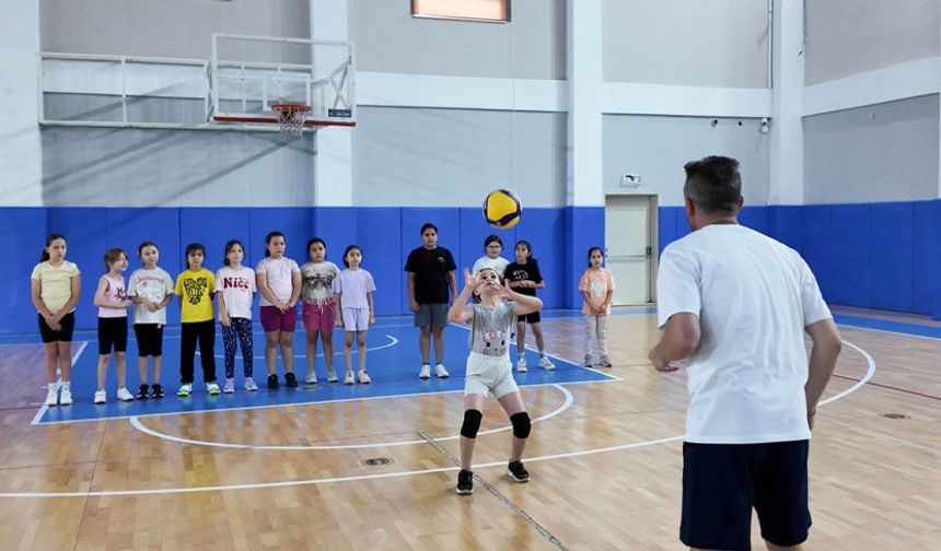 Tepebaşı’nda geleceğin filenin sultanları yetişiyor