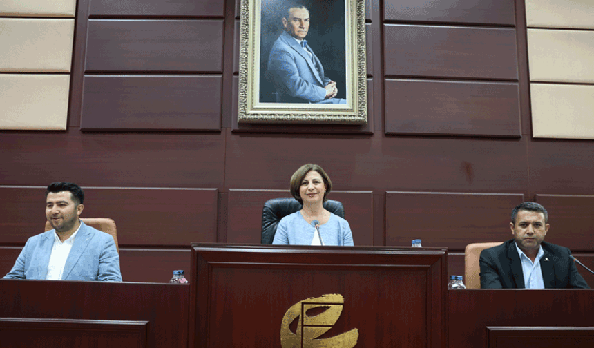 Ünlüce: “Karayolları yılda 4-5 kilometre ilerliyor, biz tüm gücümüzle yol yapıyoruz”