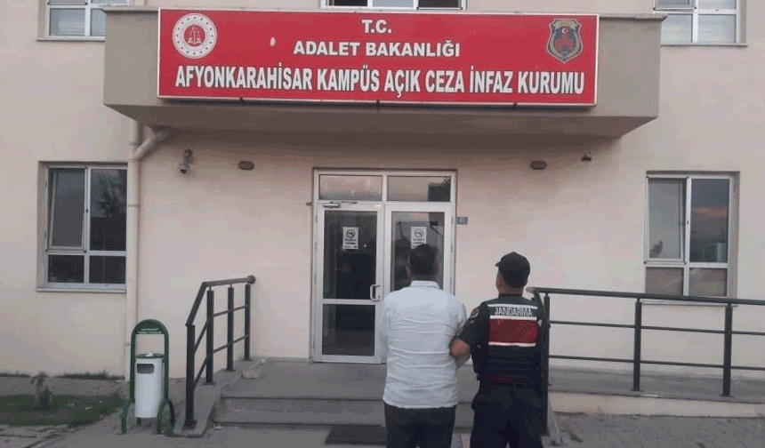 Afyon'da jandarma çeşitli suçlardan aranan 28 kişiyi yakaladı