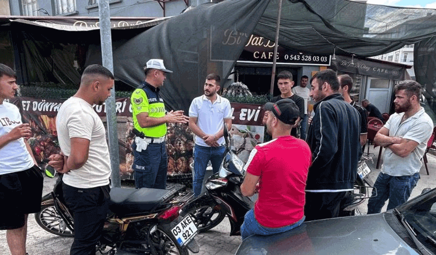 Afyon'da jandarmadan 6 ilçede bin 719 vatandaşa trafik güvenliği bilgilendirmesi