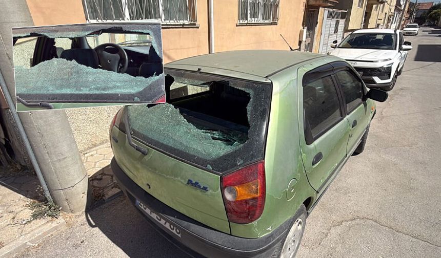 Aracını satacaktı, şok yaşadı! Direkten kopan seramik parça otomobilin camını kırdı