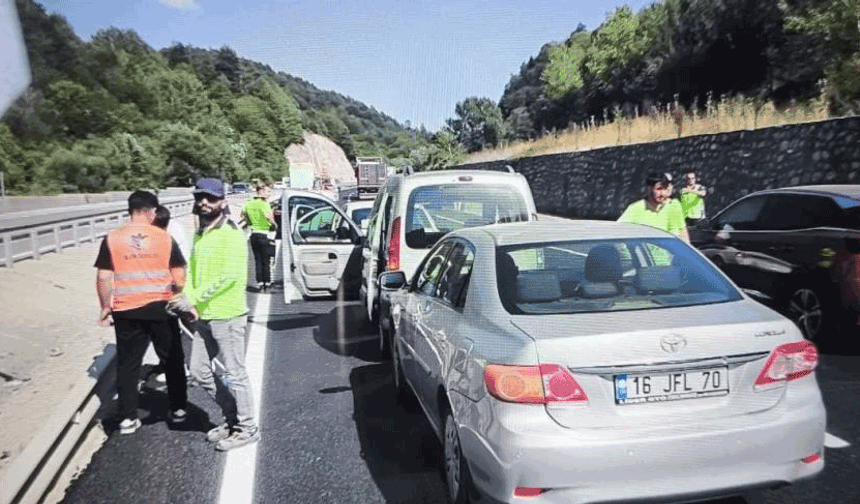 Bilecik’te 4 araç birbirine girdi: 1 yaralı