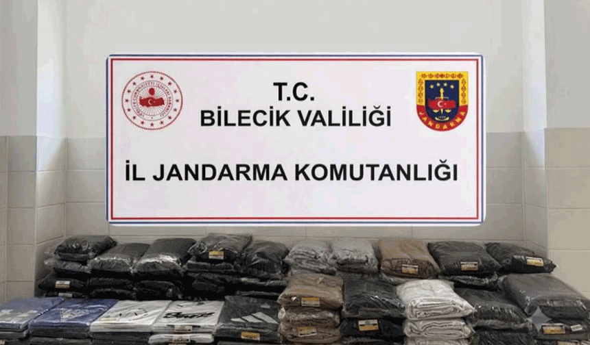 Bilecik'te  yolcu otobüsünde 750 bin liralık kaçak giyim ele geçirildi
