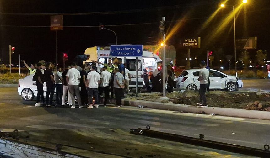Diyarbakır’da 2 otomobilin çarpıştığı kazada 7 kişi yaralandı