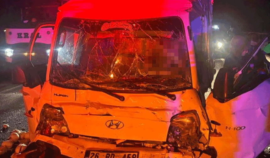 Eskişehir yolunda yolcu otobüsü ile kamyonet çarpıştı: 1 ölü