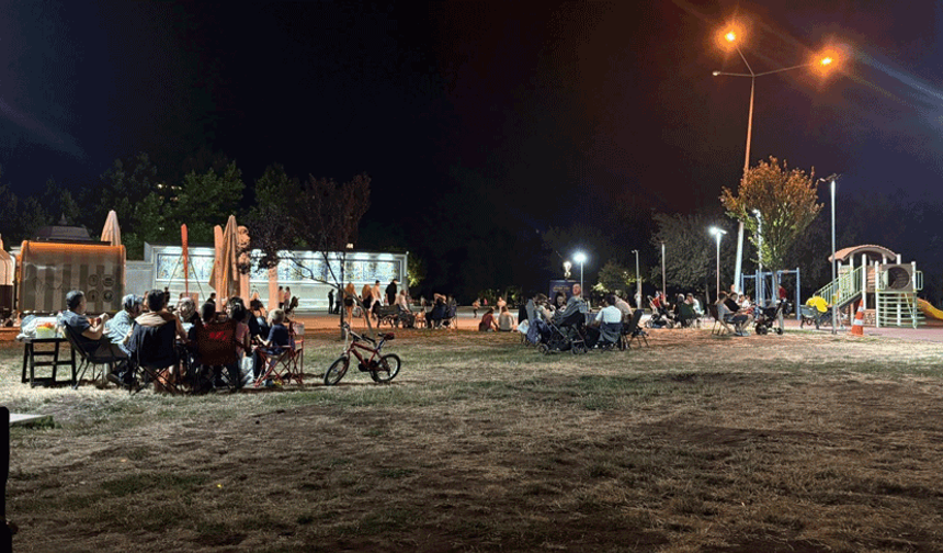Eskişehir’de Dede Korkut Parkı akşam saatlerinde dolup taşıyor