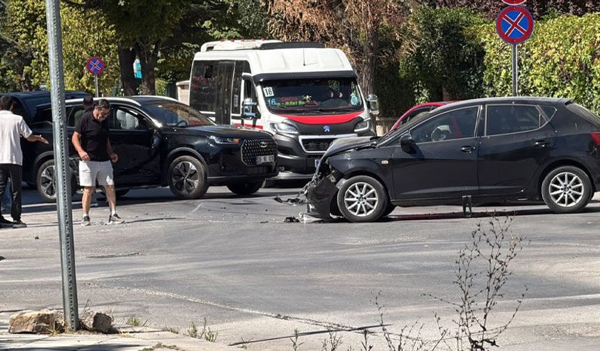 Eskişehir’de kaza: İki araç kullanılamaz hale geldi