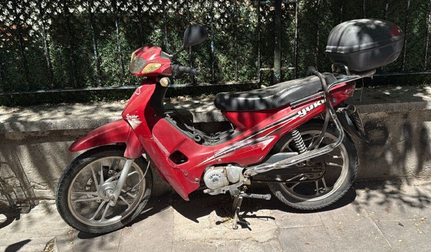 Eskişehir’de polisin şüphesi gerçeği ortaya çıkardı: Park halindeki motosiklet çalıntı çıktı