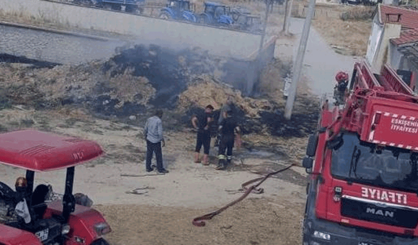 Eskişehir’de saman balyaları yandı