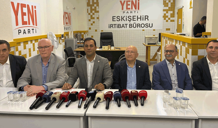 Eskişehir’de YENİ Parti'den gövde gösterisi: 3 başkan rozet taktı!