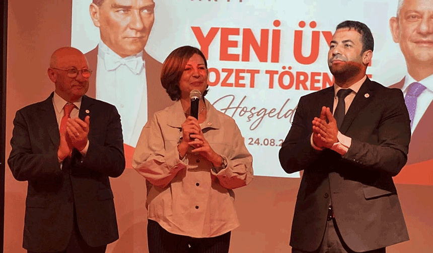 Eskişehir’de YENİ Parti’ye katılım töreni: Belediye başkanları rozetlerini taktı!