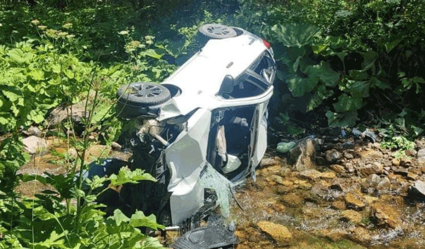 Giresun’da otomobil dereye devrildi: 6 yaralı