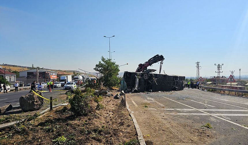 Kayseri’de yolcu otobüsünün devrildiği kazada 1 ölü 24 yaralı