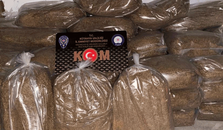 Kütahya’da 2 araca kaçakçılık operasyonu: 1 ton 716 kilo tütün ele geçirildi