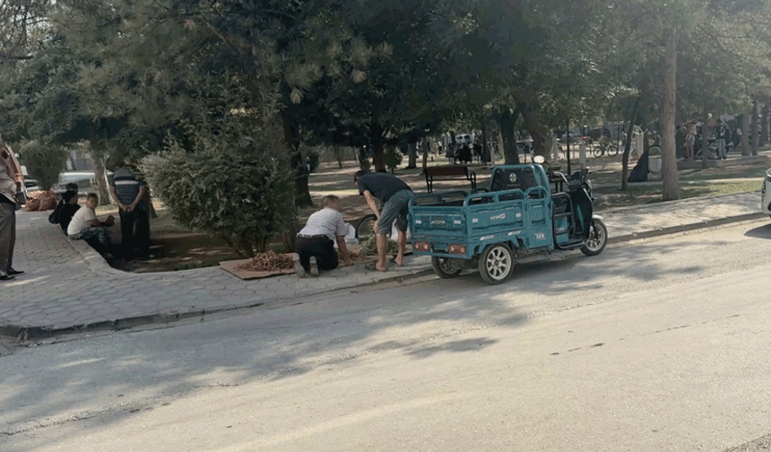 Parkta döner bıçaklı saldırgan dehşet saçtı: Eskişehir'de bir kişi ağır yaralı