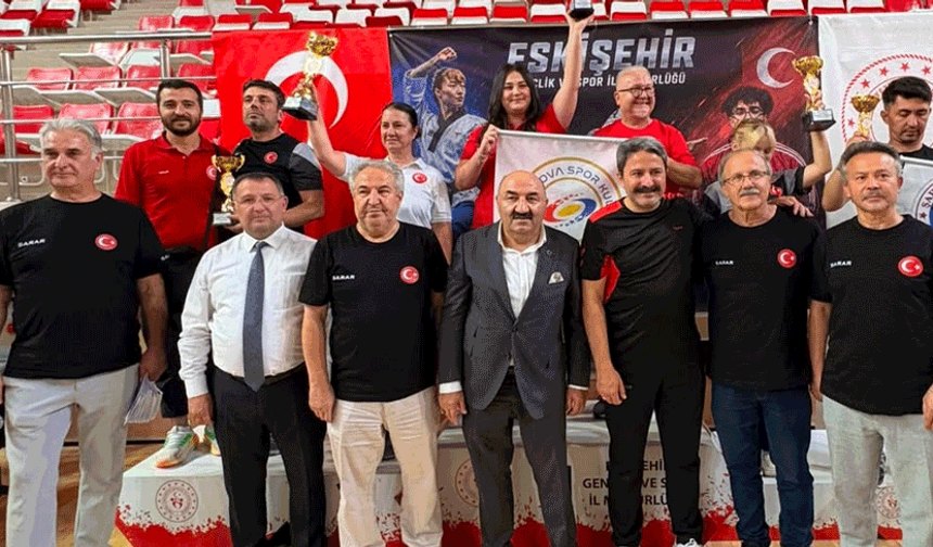Sararspor’dan anlamlı vefa: Şampiyona, hayatını kaybeden sporcu ve antrenörler anısına düzenlendi