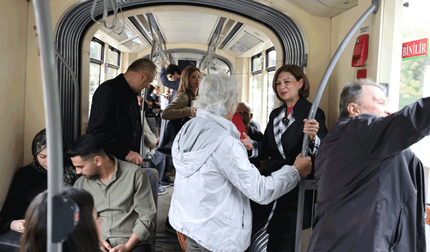 Başkan Ayşe Ünlüce işe tramvayla gitti