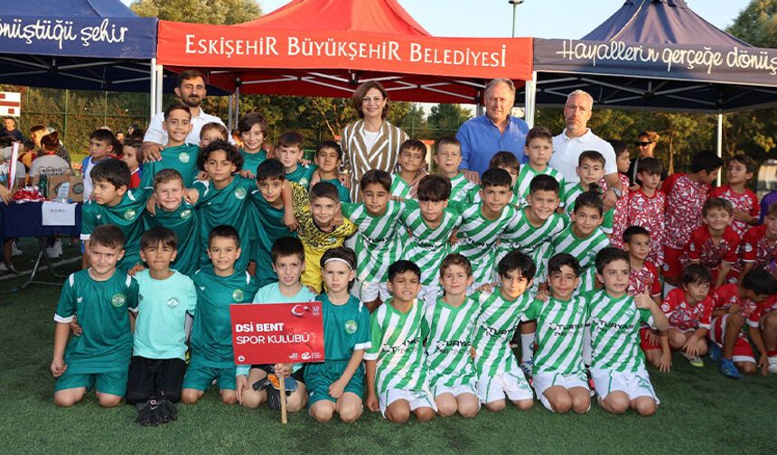 Başkan Ünlüce minik kramponların zafer coşkusuna ortak oldu