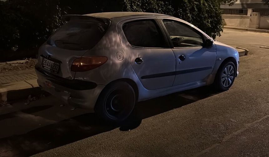 Eskişehir'de polisin incelediği araç ve 2 şahıstan satışa hazır zehirli madde ele geçirildi