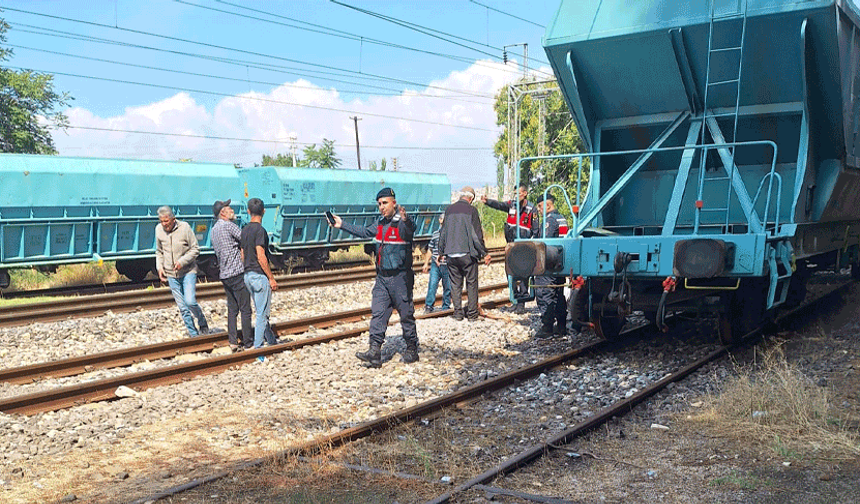 Eskişehir’de vagonun üzerine çıkan baba ve oğluna yüksek gerilim hattındaki elektrik çarptı