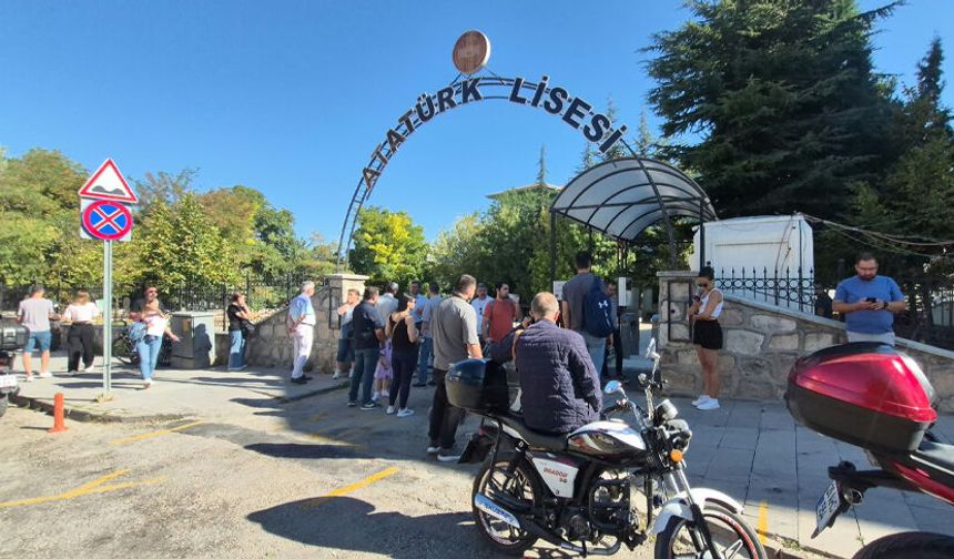 KPSS'de saniyelerle yarış: Eskişehir'de geç kalan adaylar kapıdan döndü