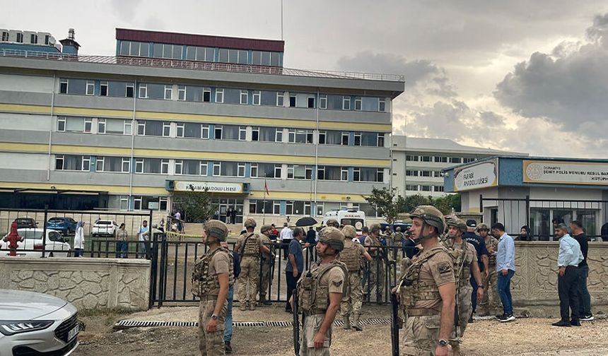 Okul bahçesinde öğretmene silahlı saldırı: Hayatını kaybetti