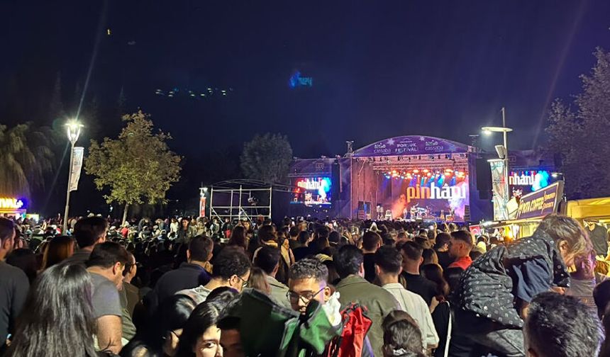 Pinhani, Porsuk Festivali’nde Eskişehirlilere unutulmaz bir gece yaşattı