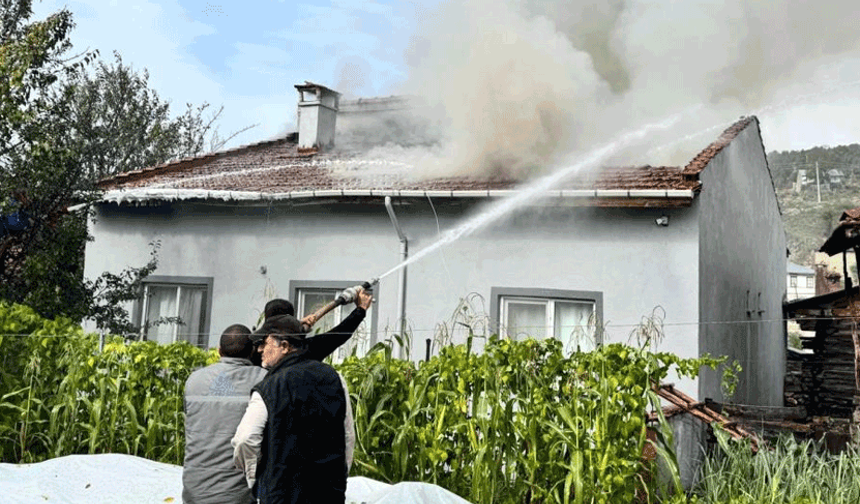 Bilecik’te kaynak kıvılcımları benzine sıçradı, yangın çıktı