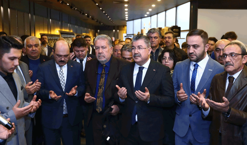 Eskişehir'de Mukaddes Emanetler Sergisi dualarla açıldı