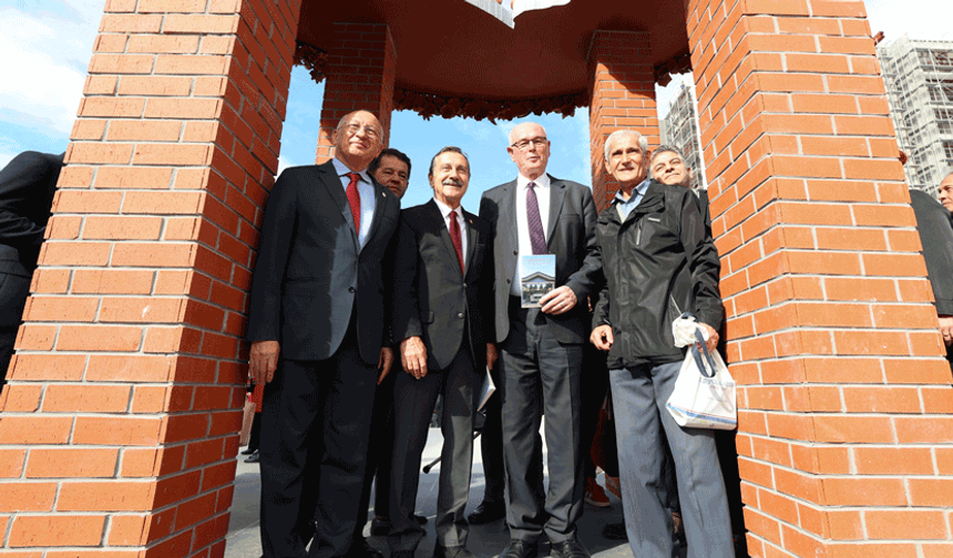 Eskişehir'de Türkiye'nin ilk Atatürk temalı kolektif anıtı açıldı