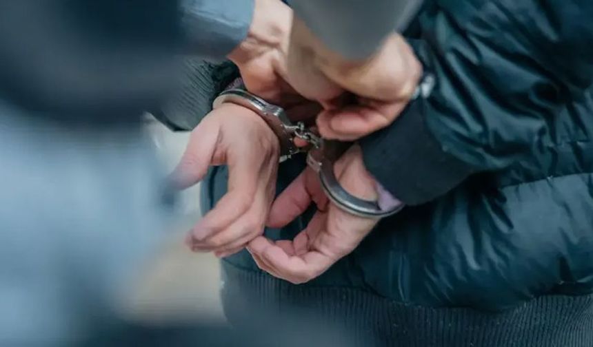 Eskişehir'de vali vekili olduğunu iddia edip trafik polisine direnen öğrenci tutuklandı