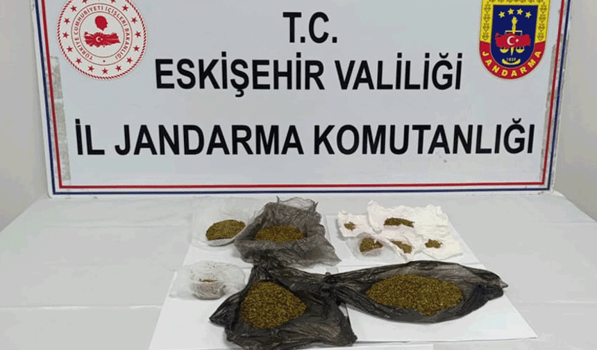Şüpheli araçta yapılan aramada 174 gram bonzai ele geçirildi