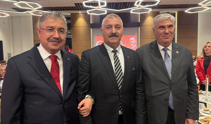 Tören alanında tepki gösteren şehit babası ile Vali Yılmaz bir araya geldi
