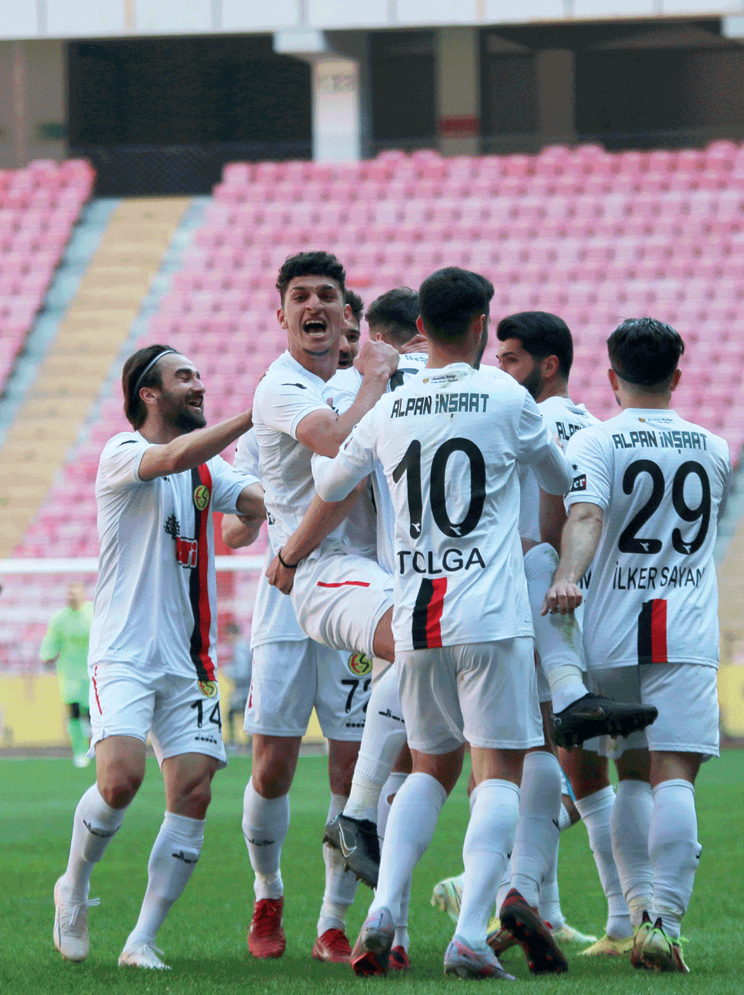 cikmayan-candan-umut-kesilmez-nazim-aydin-1